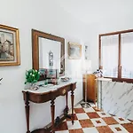 מלון דירות Gold Palace ***** פררה
