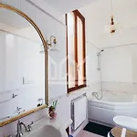 Gold Palace ***** מלון דירות פררה