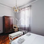 Gold Palace *****