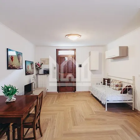 Gold Palace ***** 费拉拉