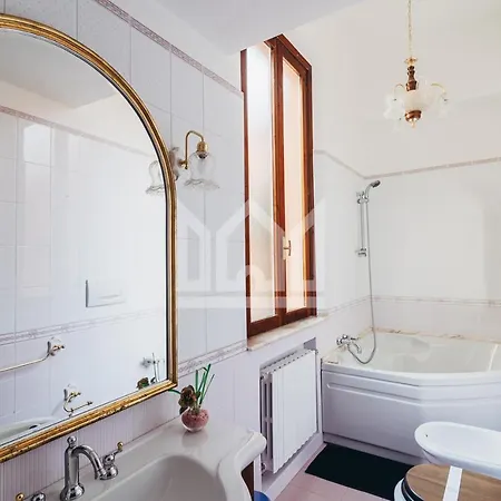 Gold Palace ***** Apartmanhotel Ferrara