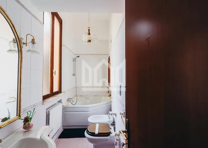 Gold Palace ***** 公寓式酒店 4*