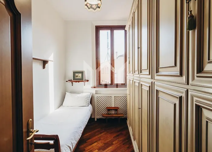 Gold Palace ***** 费拉拉