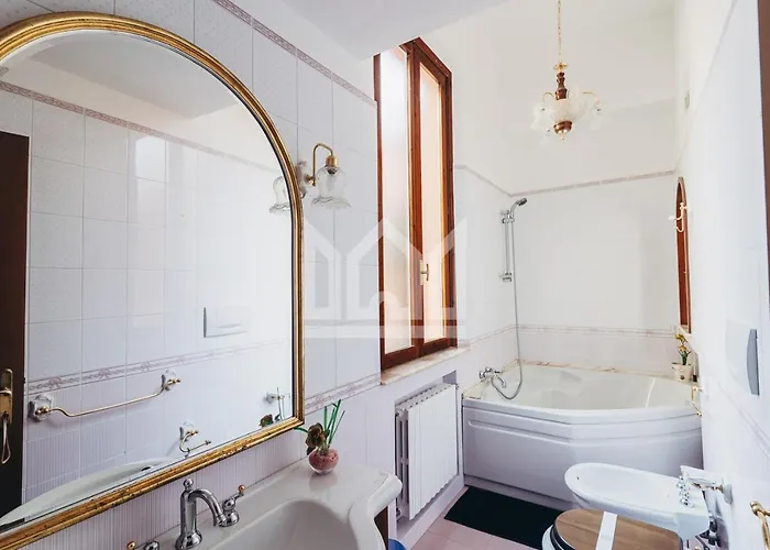 Gold Palace ***** 公寓式酒店 费拉拉