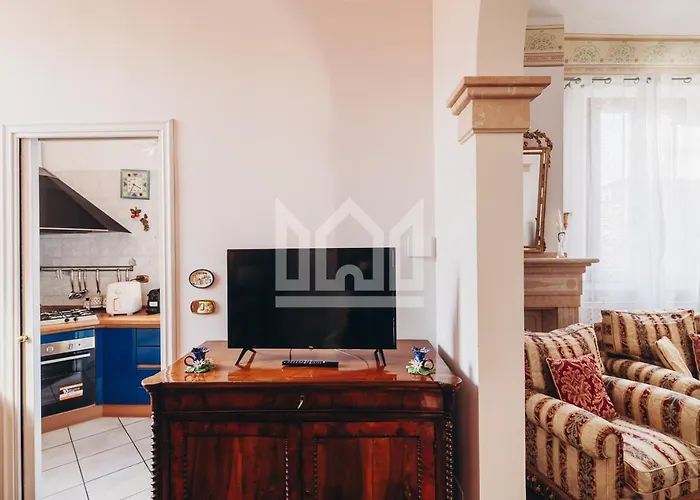 Gold Palace ***** 公寓式酒店 4*